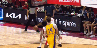 个人至今最帅一球!布朗尼远距离潇洒拉杆挑篮丝滑命中