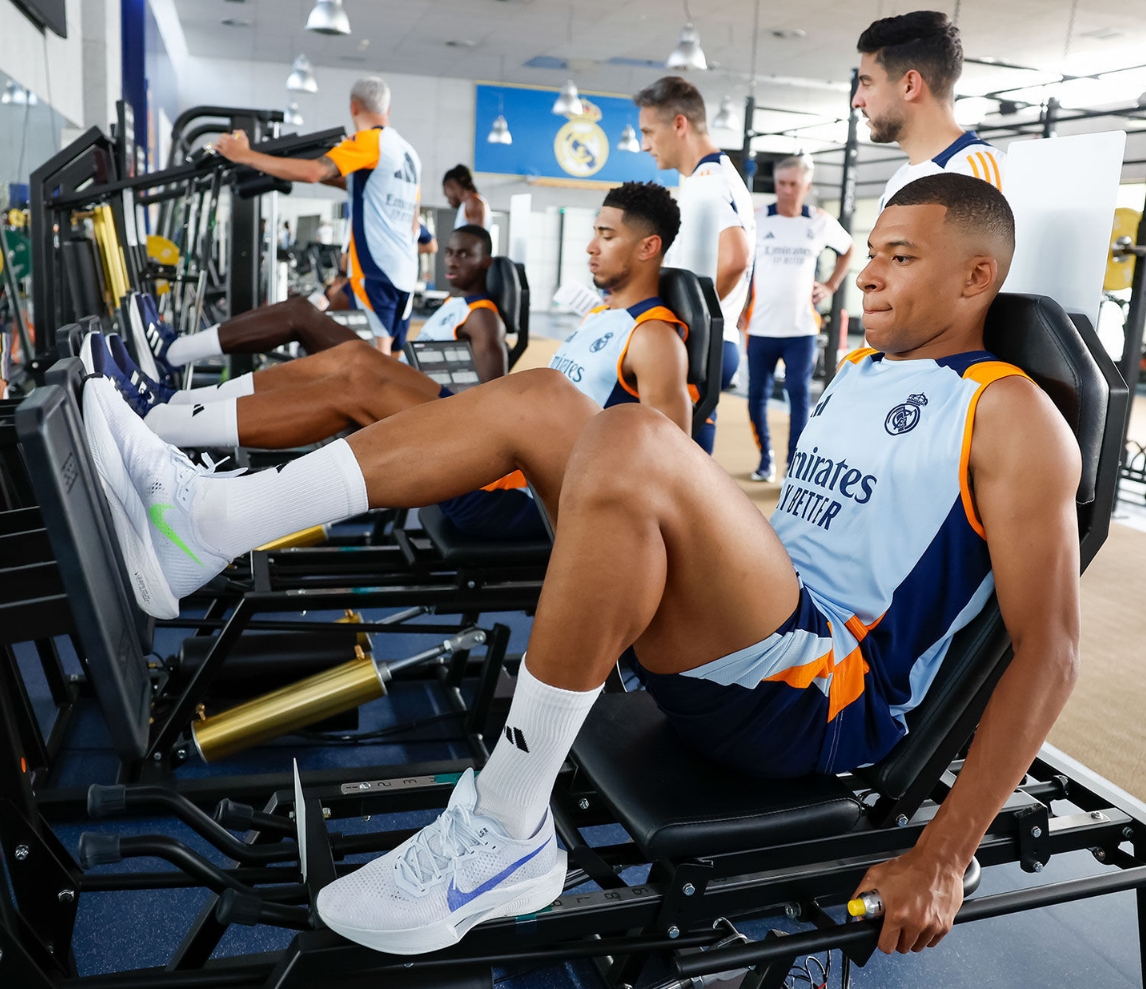 第一时间更新!姆巴佩社媒晒照,分享首次参加皇马合练