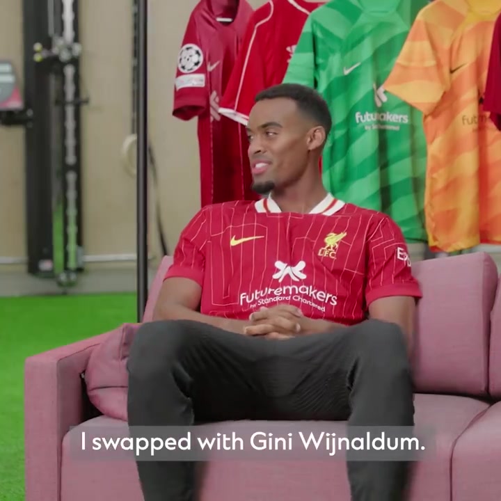 想与队内哪名球员换球衣?阿诺德、赫拉芬贝赫、布拉德利:萨拉赫