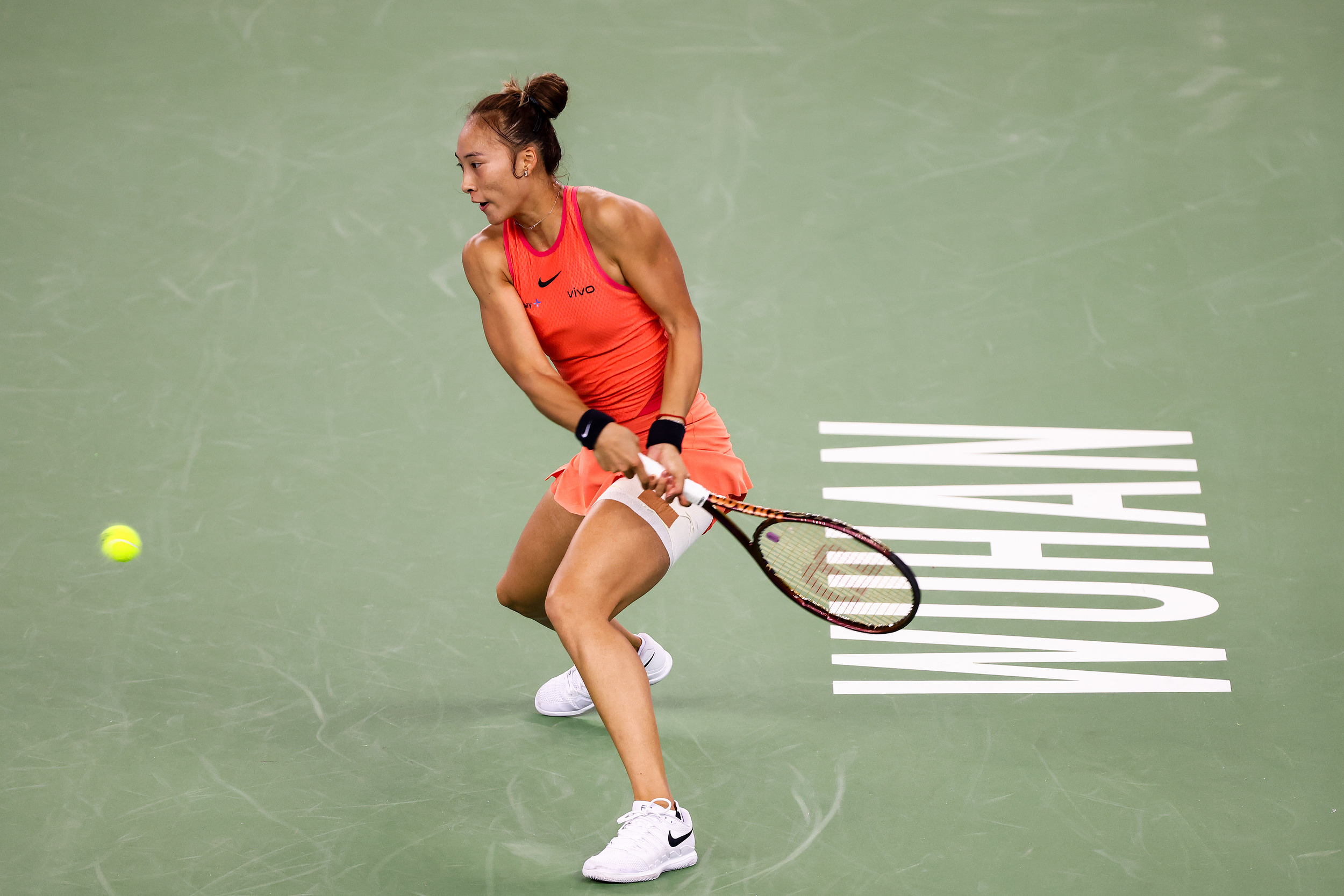 🎾武网女单决赛:郑钦文1-2遗憾不敌老对手萨巴伦卡 收获亚军&650分 世界排名升至第七