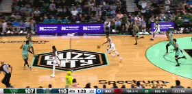 字母哥:我通过痛不痛来判断对手是否犯规 有次扣完篮确实痛