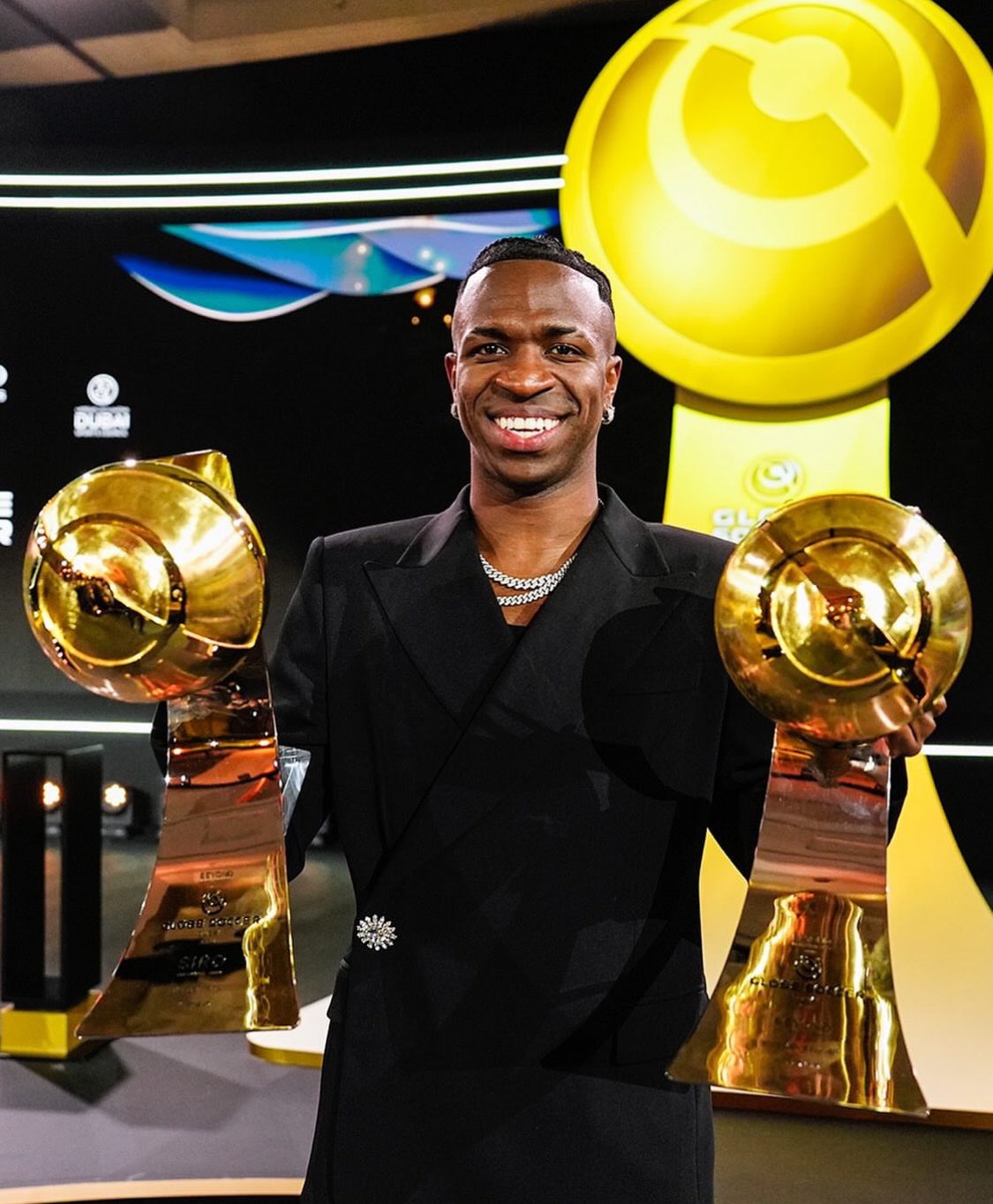 🌟官方：维尼修斯当选2024年环球足球奖最佳男足球员&amp;最佳前锋