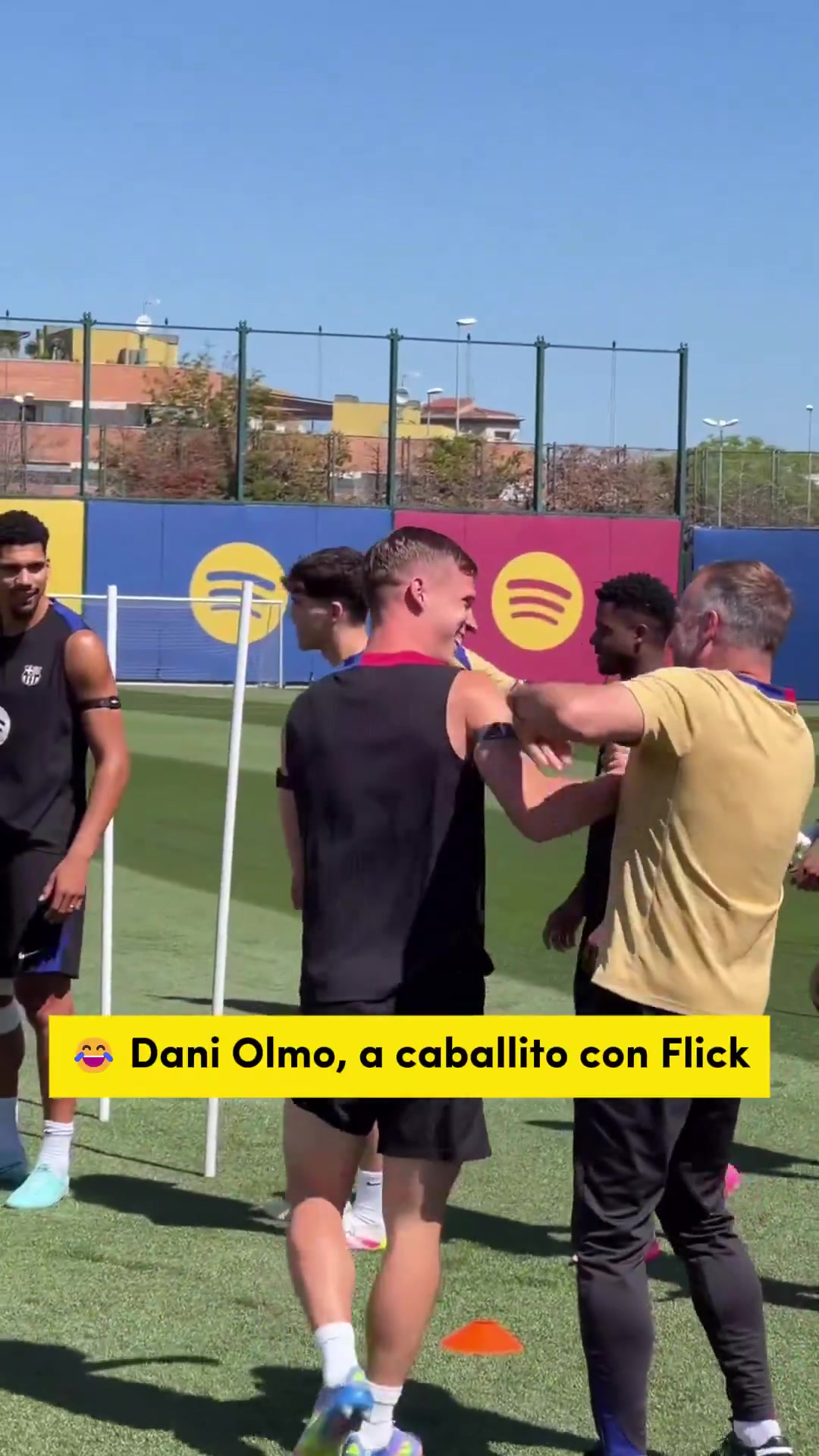 倒反天罡🤣60岁的弗里克背着27岁的奥尔莫开始了赛季最后一练